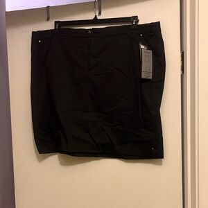 NWT-intro. Elegant Black Skort